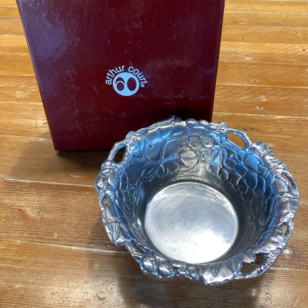 Arthur Court Grapevine Wine Caddy